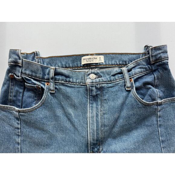 Abercrombie & Fitch 90's Straight Ultra High Rise Jeans; Size 14R - Picture 6 of 6
